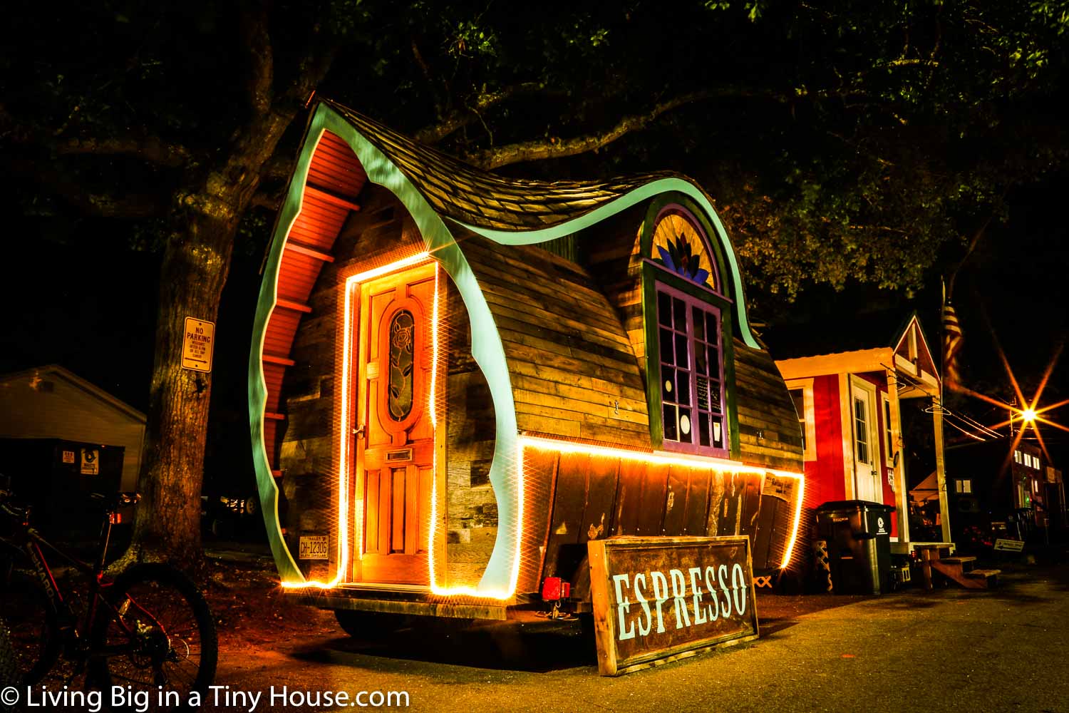 ONE cup of Coffee - LE-BON-TINY-HOUSE-CAFE-AT-NIGHT-01